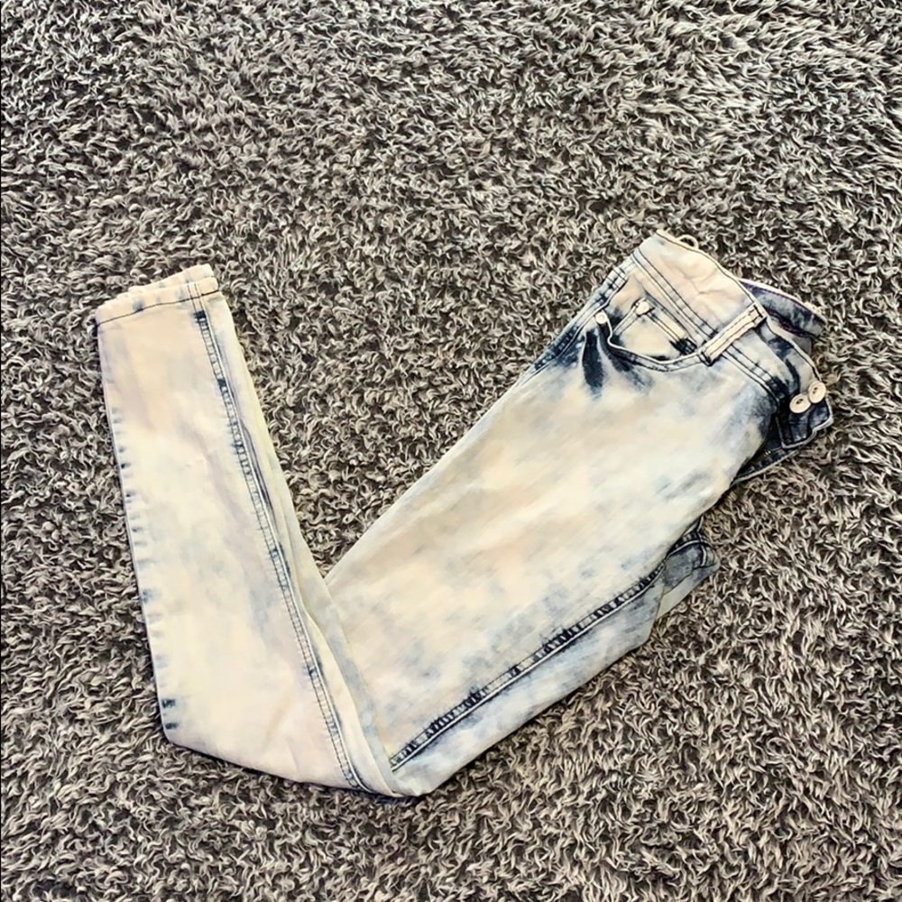 5/$25!! Lovesick skinny jeans